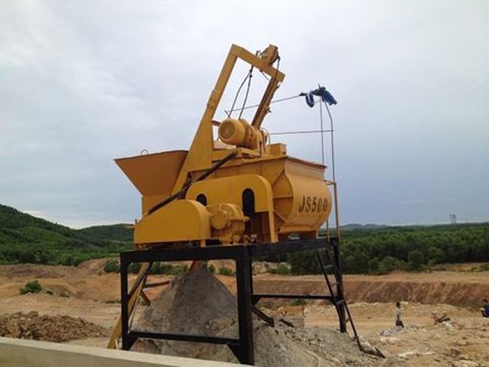 máy trộn bê tông tự hành js 500